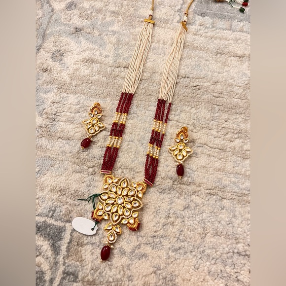 Red Kundan set - Picture 2 of 2